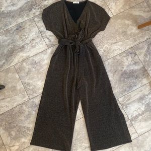 ✨✨Women’s medium shimmery jumper.